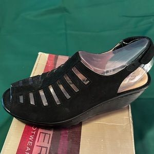 Skechers suede sandal